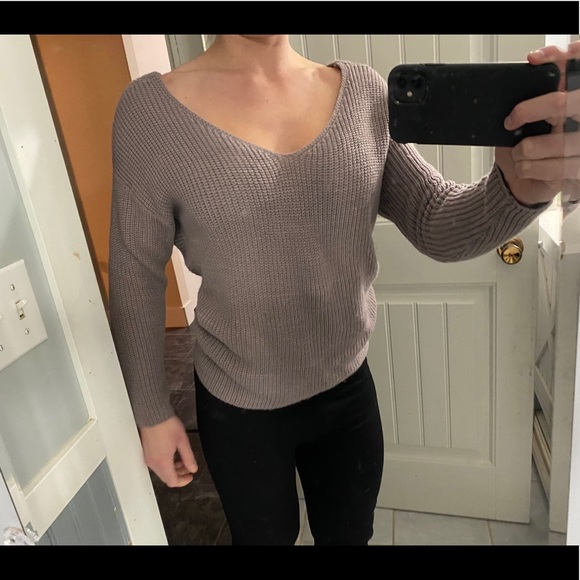 Open-back twist sweater - Picture 5 of 6